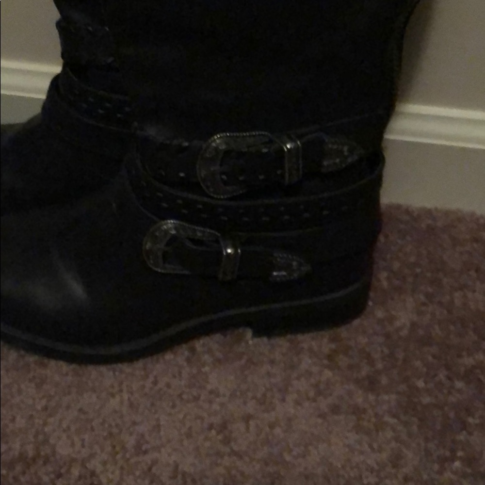 Boots - Picture 2 of 4